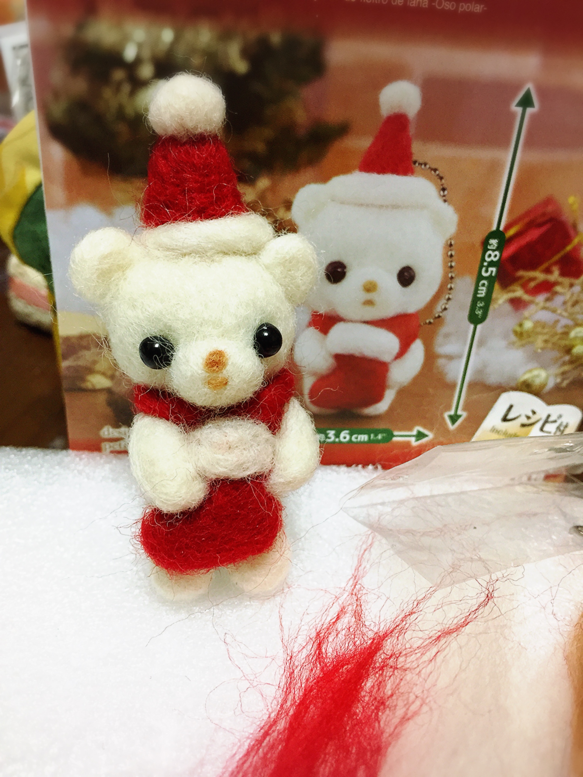 ダイソーさんの百均羊毛フェルトクリスマスキット シロクマさんの完成です 羊毛フェルトマスコット工房 ベガのひつじ