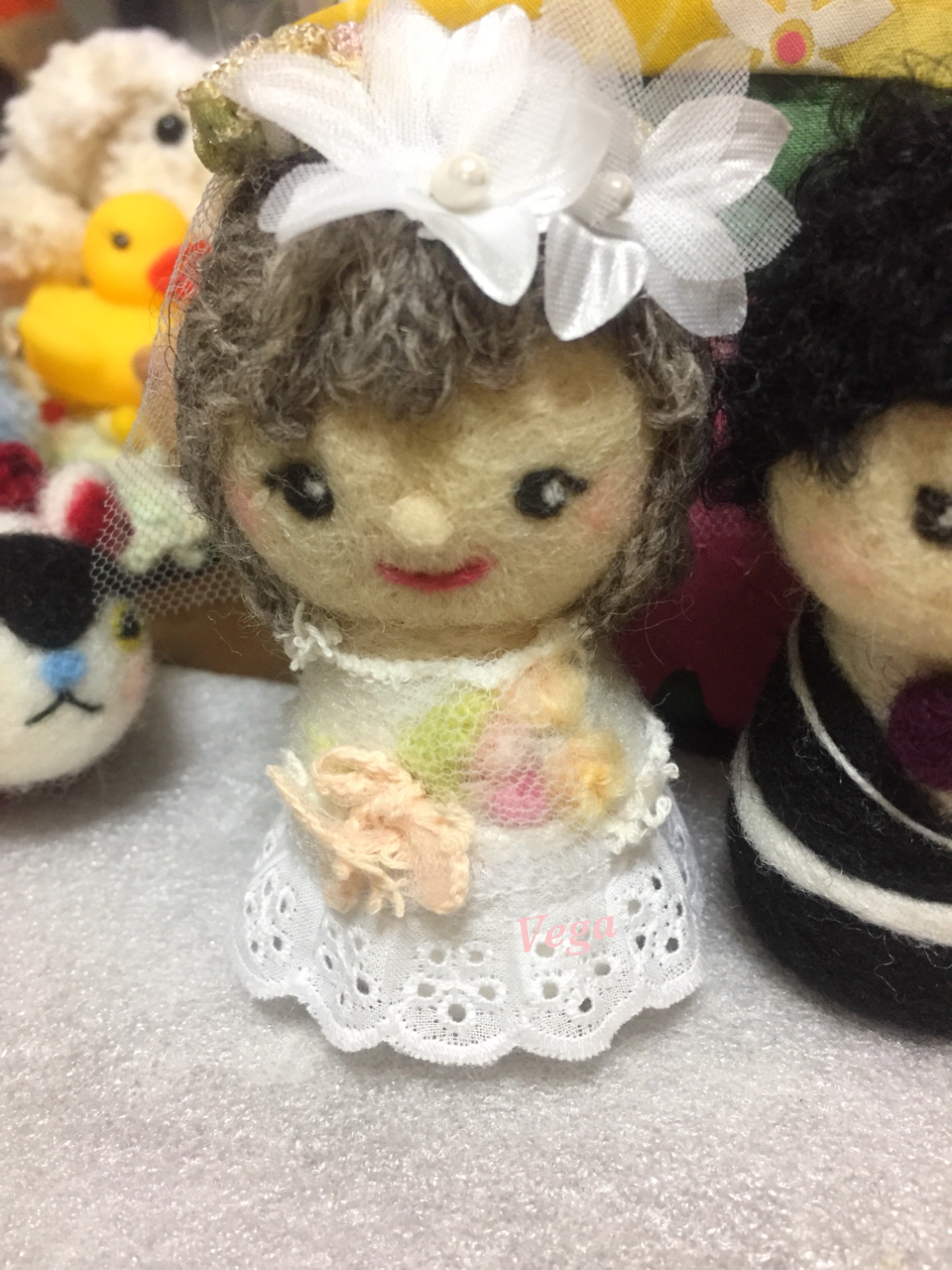 お人形さんに彩りを アクレーヌの作品は これからの課題に 羊毛フェルトマスコット工房 ベガのひつじ