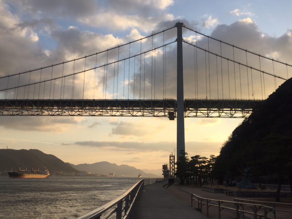 山口県側からの関門橋